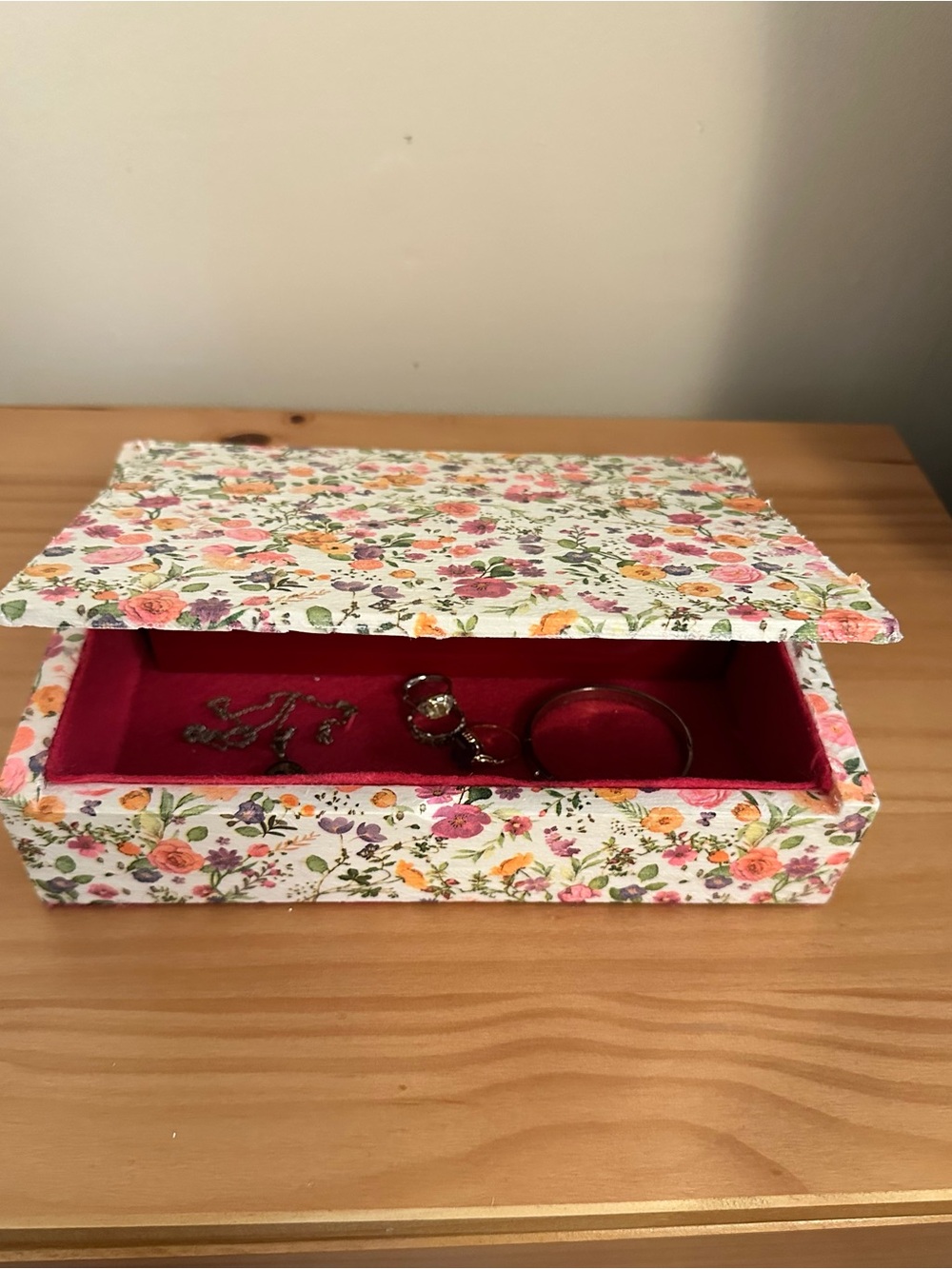 Floral Jewelry/ Storage Box soft pink Interior smoke free home